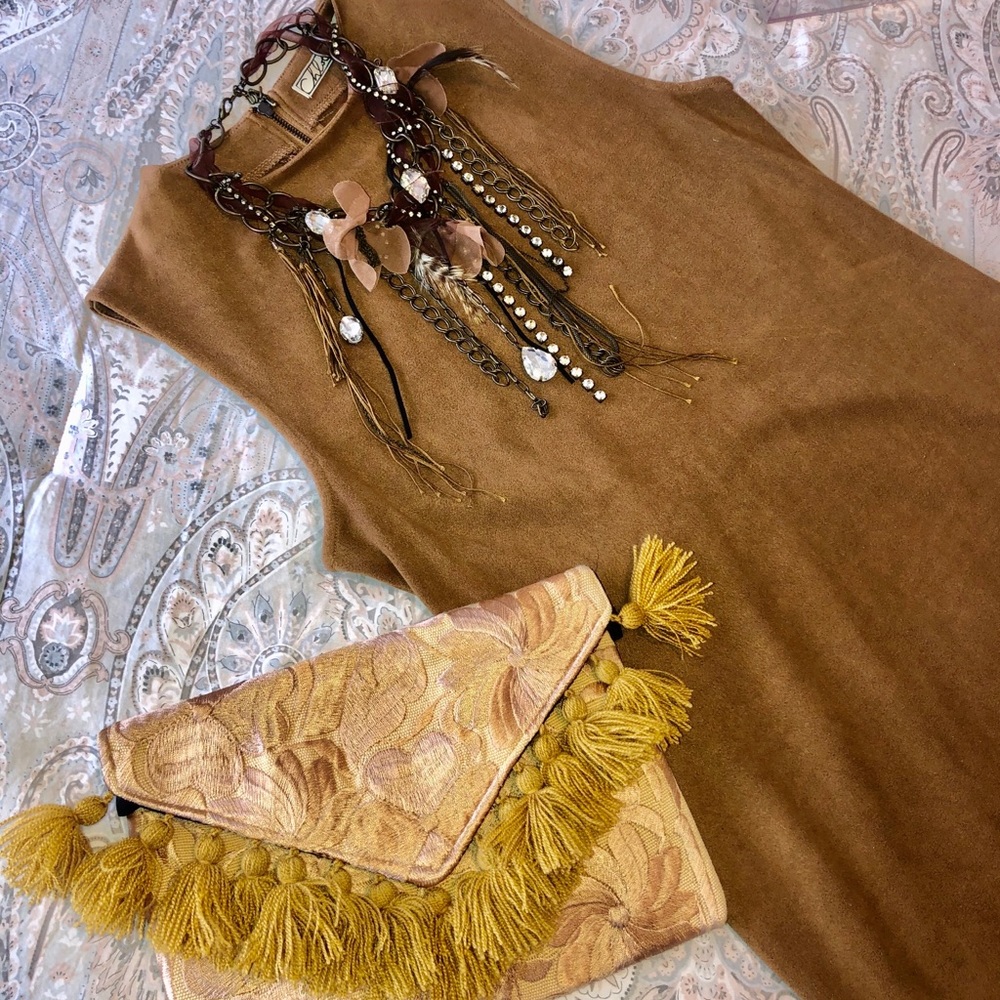 Gold clutch